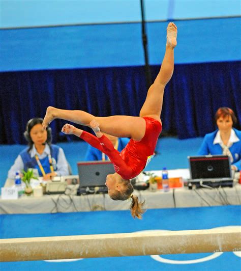 shawn johnson biography gymnastics mat