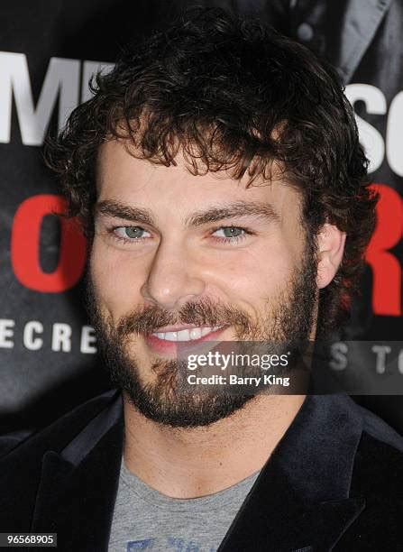 shawn roberts actor biography