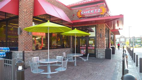 Arcade, restaurant, and sports bar located near Oakville. Eat