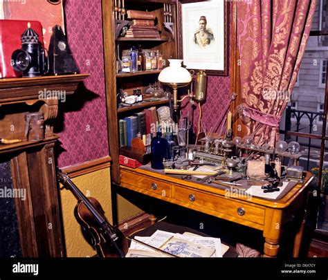Sherlock Holmes A Study In Scarlet Classics Illus