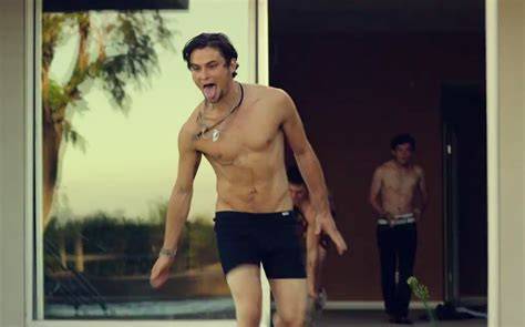 shiloh fernandez nude