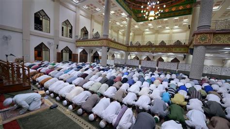 sholat subuh di masjid