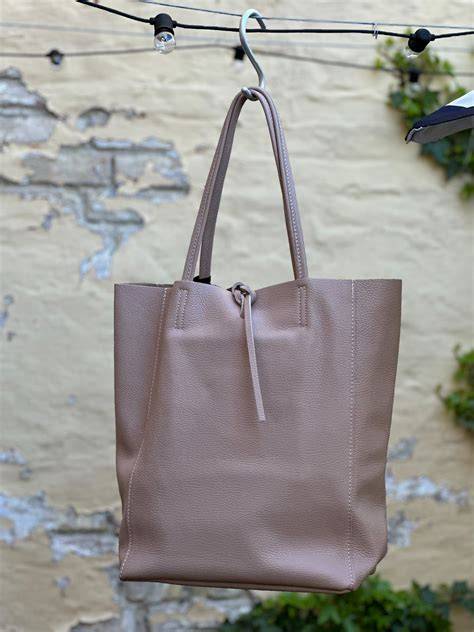 shopper nude