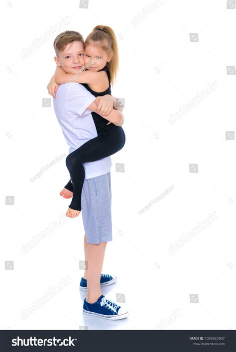 short girl hug tall boy