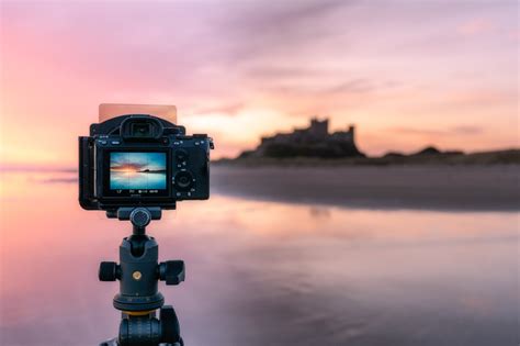 should the camerabe on top or bottom when shooting landscape?