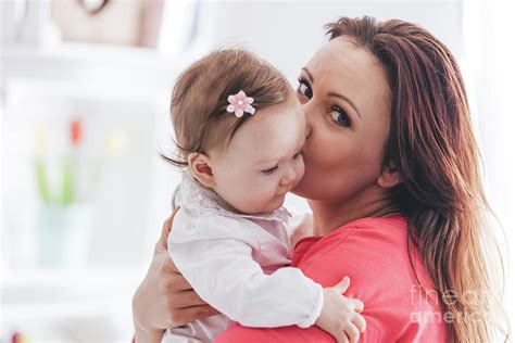 should a mother kiss her newborn