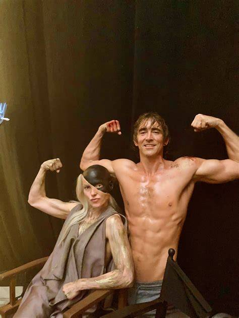 show nude boobs
