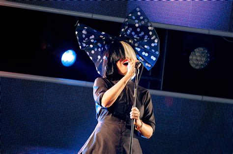 Sia Singing Unstoppable