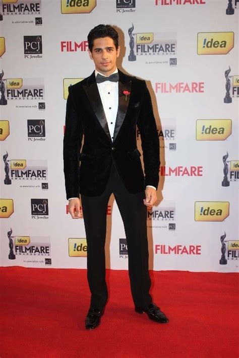 siddharth malhotra biography height in centimeters