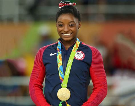 simone biles biografie