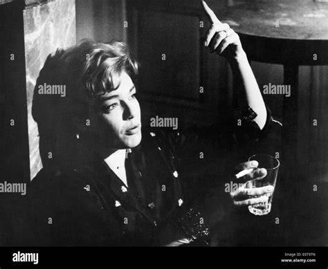 simone signoret nude