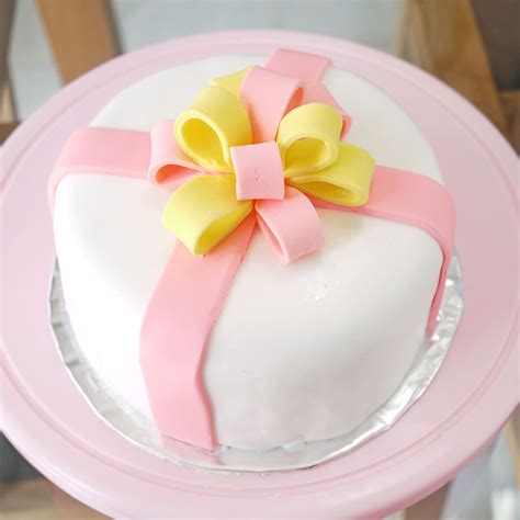 Simple Fondant Cake Designs For Beginners