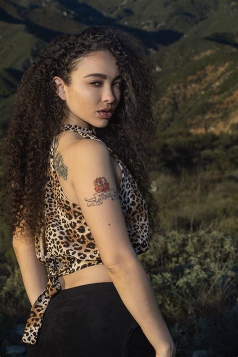 simplychella nude