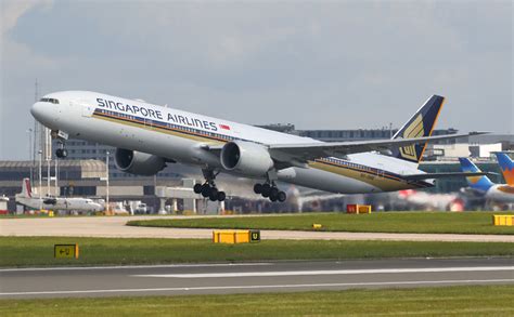 SINGAPORE AIRLINES BOEING 777 300ER：Singapore Airlines removes A380s from Delhi and Mumbai in January