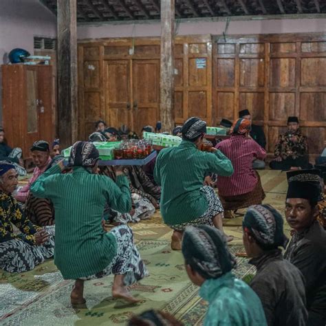 Sinoman Tradisi Gotong Royong Yang Masih Dilakukan Masyarakat Baju Sinoman - Baju Sinoman