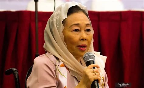 sinta nuriyah biography of michael jackson