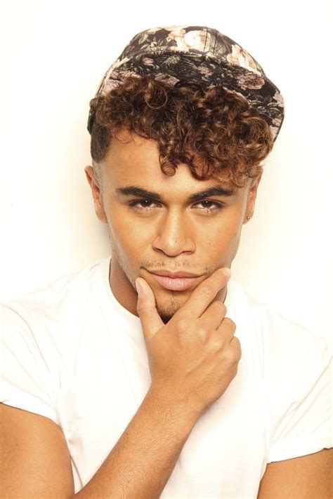 sisco gomez biography examples