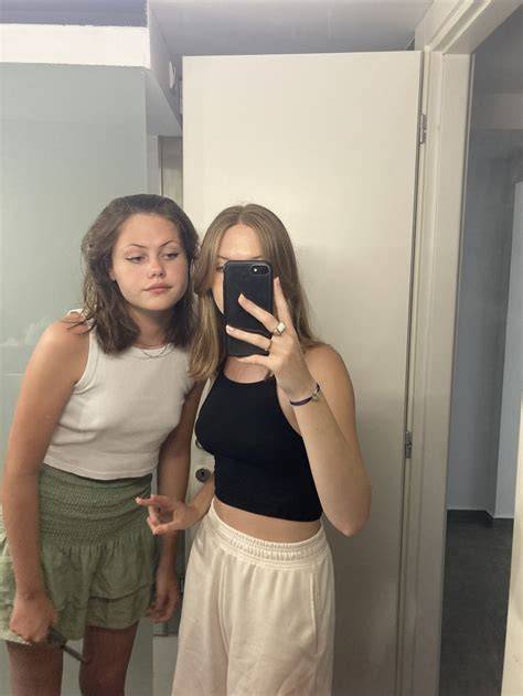 sister selfies nude