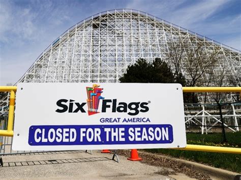 six flags illinois closing