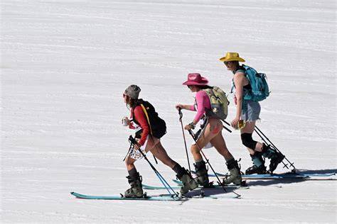 skiing nude