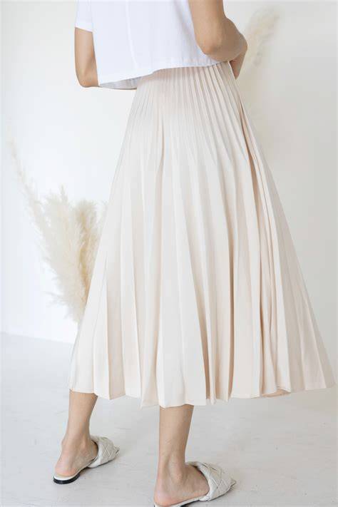 skirt nude