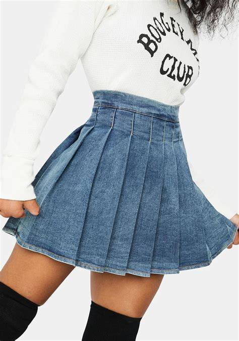 skirt nudes