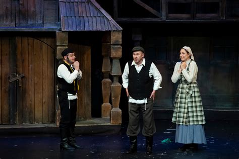 skrzypek na dachu obsada