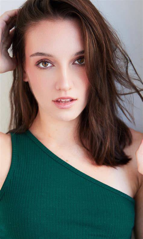 skylar fast nude
