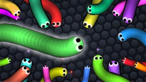 Super Crazy Snake: Worm IO Multiplayer Online Slither War Game - Free Skins  Version by Ha Le