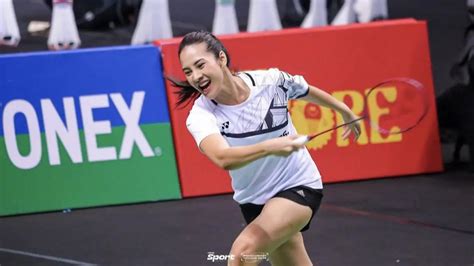 SMASH ADALAH - Cara mendapat pukulan smash yang baik dalam badminton