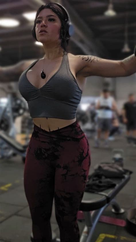 sofymackfit nude