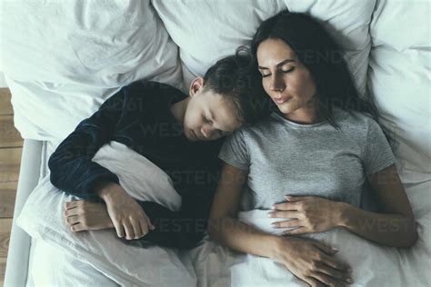 son sleep mom porn