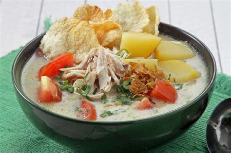 SOTO BETAWI AYAM：Ini Cara Praktis Membuat Soto Ayam Ala Chef Rudy Choirudin,