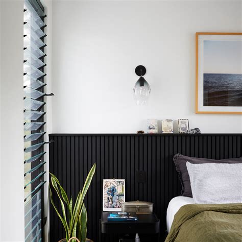 sovrum med svart golv