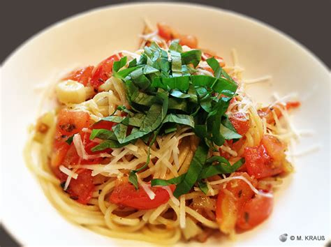 spaghetti mit tomaten knoblauch und basilikum