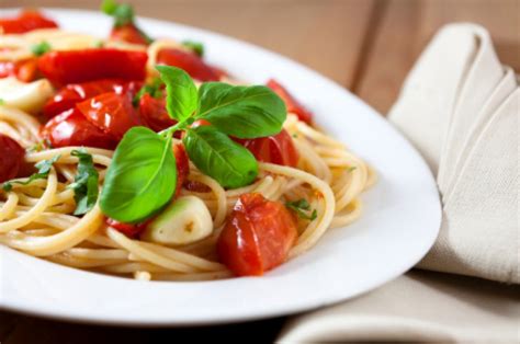 spaghetti tomaten zwiebeln knoblauch