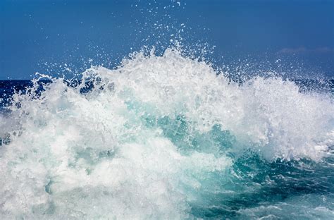 Splash In The Ocean
