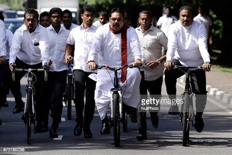 sri lankan president mahindra rajapaksa bicycle