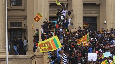 Sri Lanka protesters set the prime minister's home on fire after he 