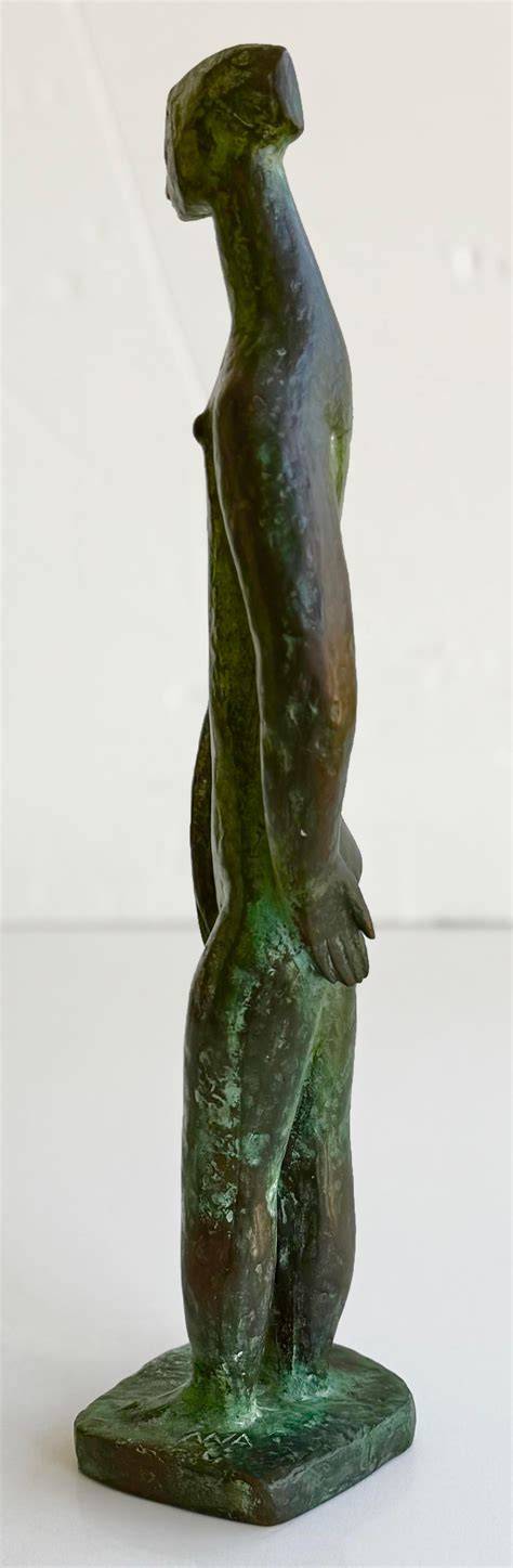 standing female nude