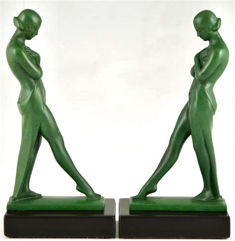 standing nudes