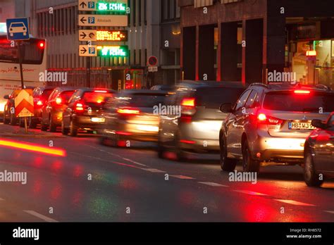 stau bedeutung stehende autos