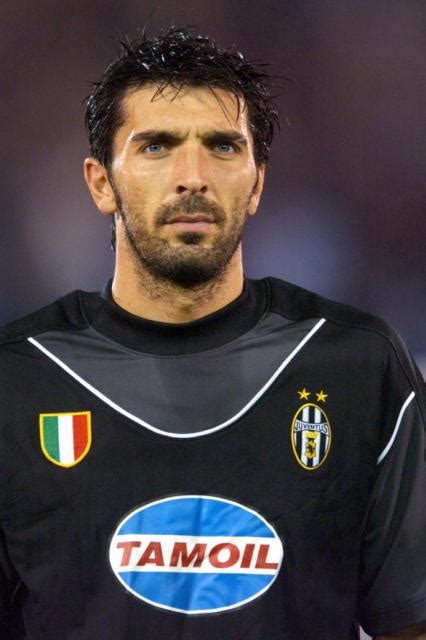 stipendio gianluigi buffon biography