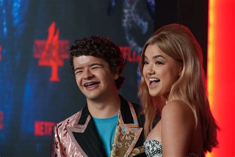 stranger things characters dating
