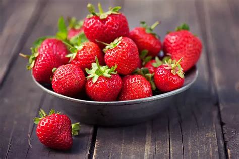 strawberry mengandung vitamin apa