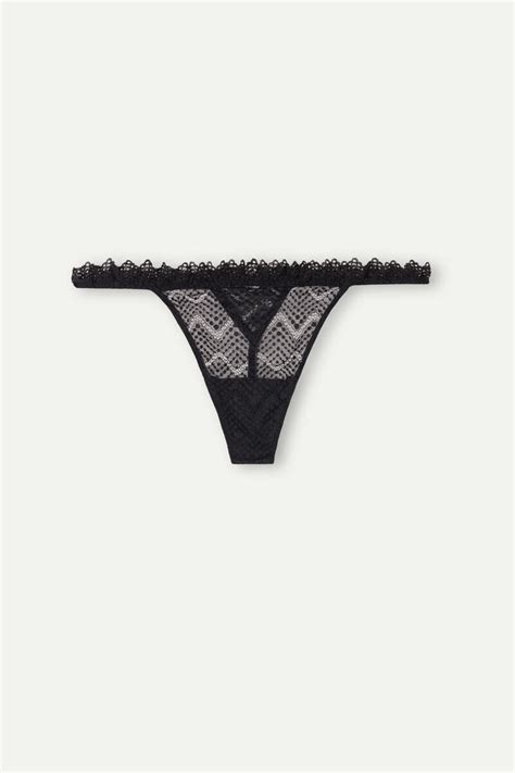 string dentelle femme