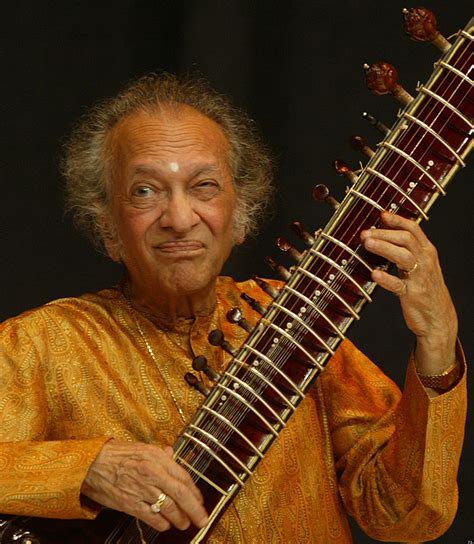stringed instrument played by ravi shankar dies