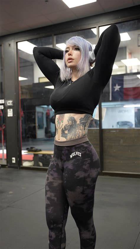 strongwaifuu nude
