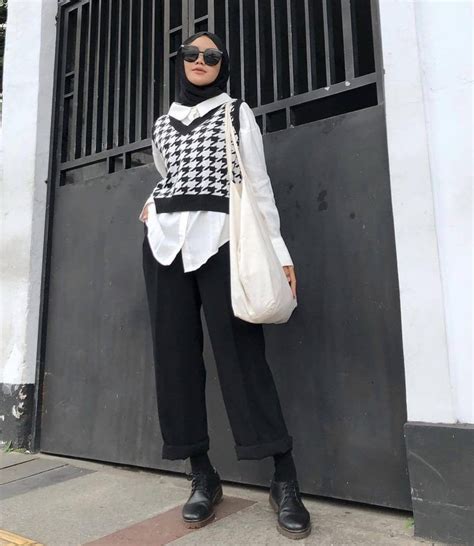style monokrom wanita hijab