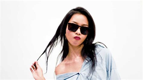 suboi biography examples